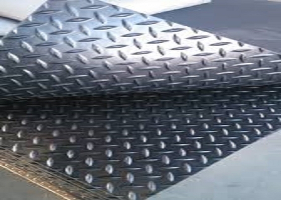 Κίνα Machinable 3003 6061 διαιρεσμένο σε τετράγωνα αλουμίνιο μέγεθος συνήθειας πιάτων για το πάτωμα ψύξης προμηθευτής